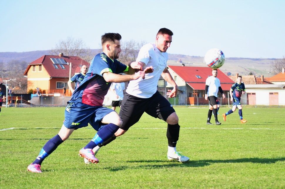 Dúl a harc a bajnoki tabellák dobogóin