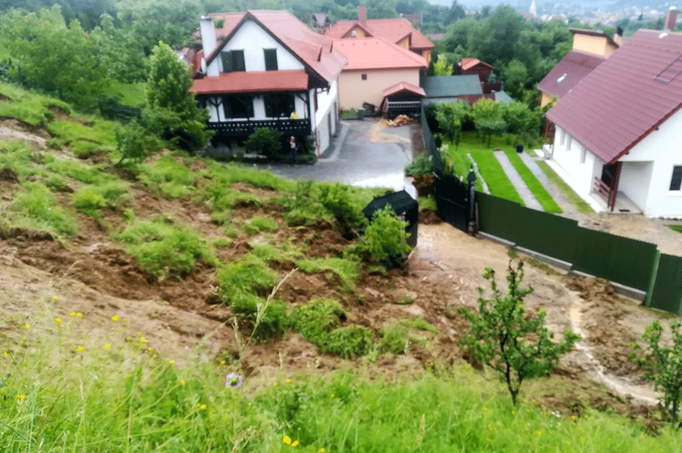 Megcsúszott a föld a Rózsa utcában