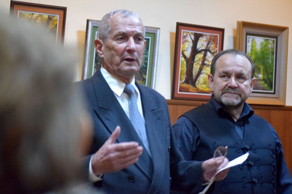 Gál Attila tájképeit állítják ki a könyvtárban