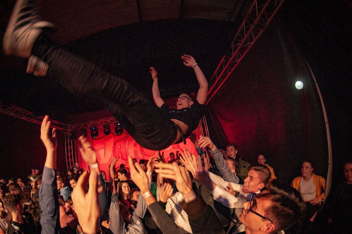 Új csókák jöttek a sulikba