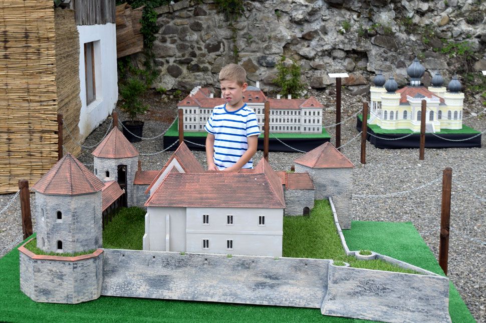 Beveszik a várat a gyermekek