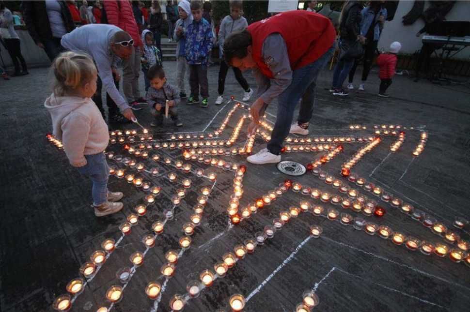A szegényekért gyújtanak gyertyát