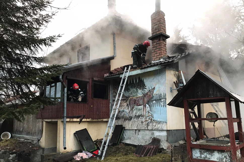 Füstölt a szarvasos ház Zeteváralján
