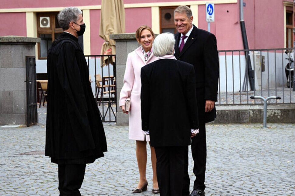 Feljelentették a maszk nélküli Iohannis-párt