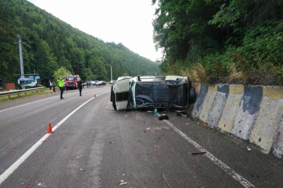 Felborult egy autó a Bucsinon