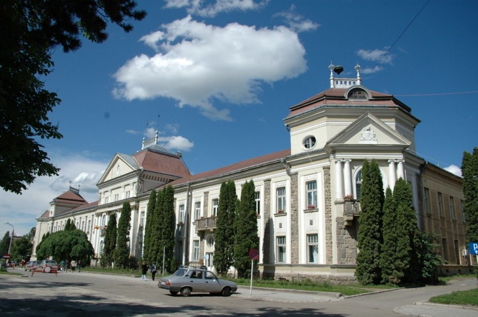 Ki kell cserélni a csíkszeredai utcanévtáblákat