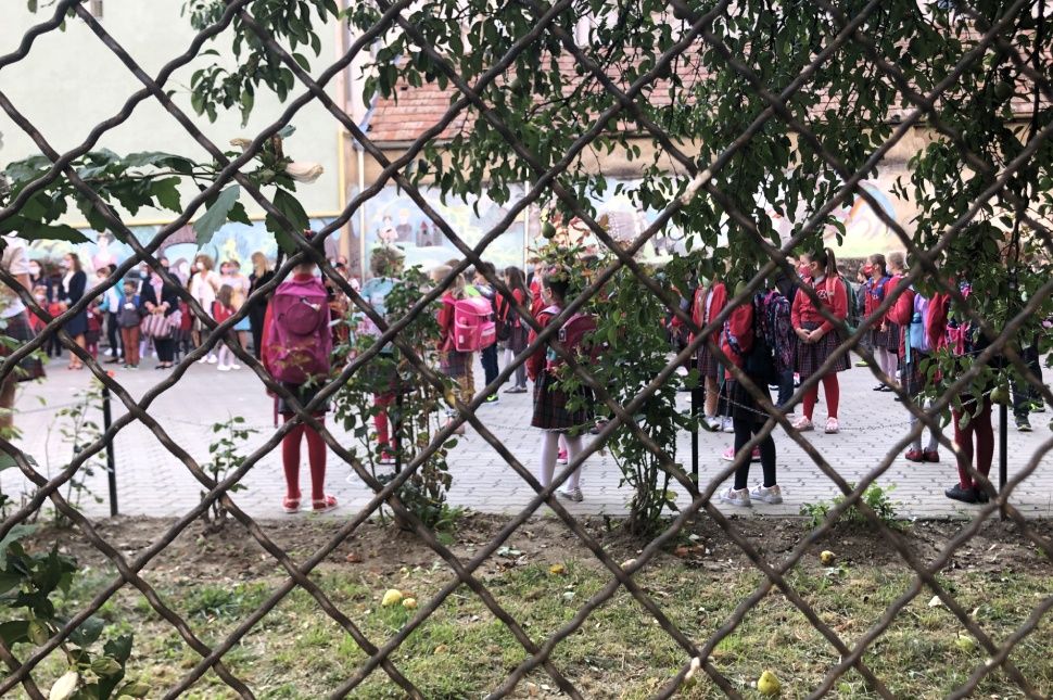 Felfüggesztették az oktatást egy végzős osztályban és egy óvodai csoportban
