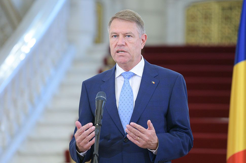 Iohannis elmondta, mikor érkezhet az első adag oltás