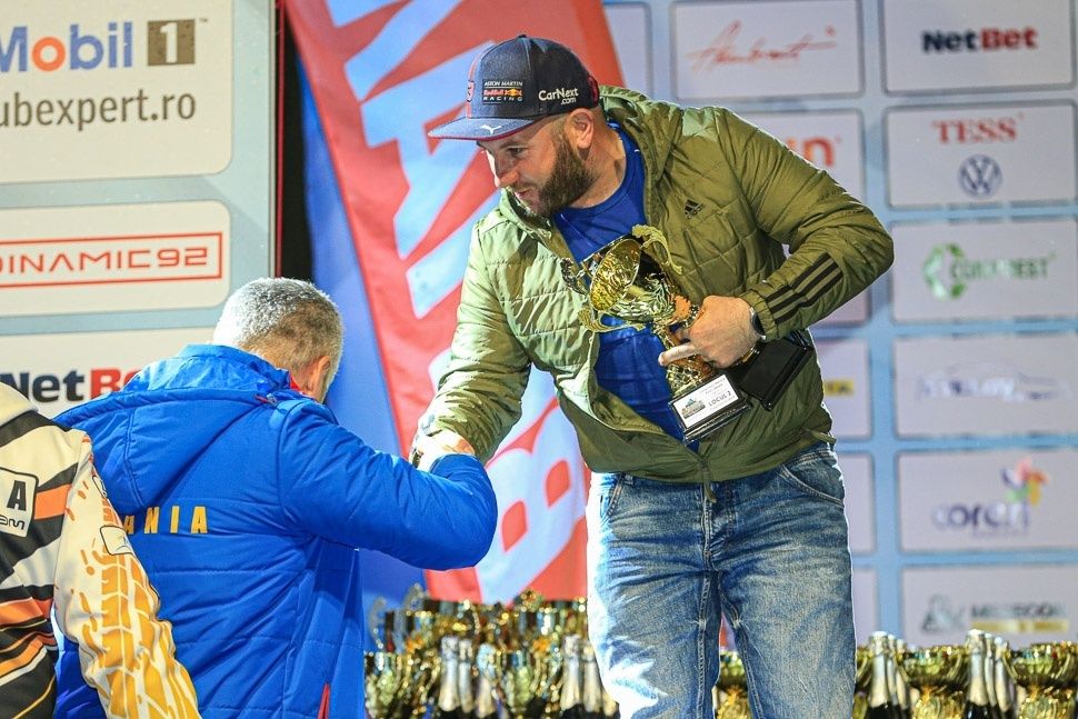 Úgy vagyok vele, hogy jön, hogy tökön szúrjam magam