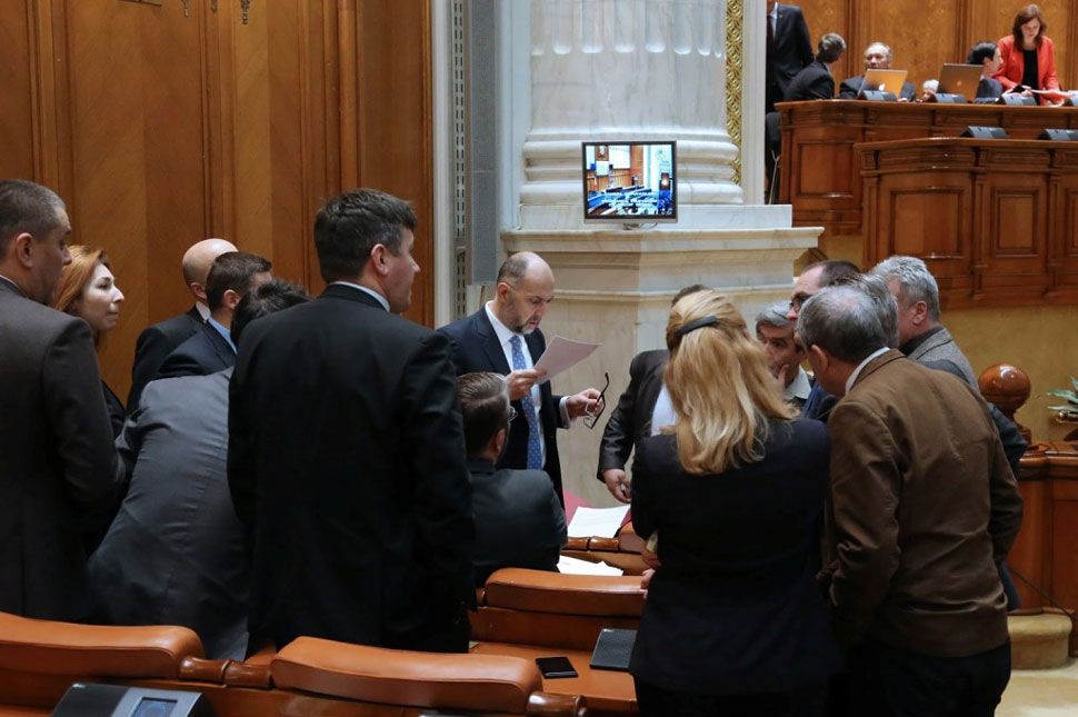 Tartózkodik az RMDSZ