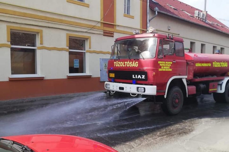 Keresztúron is hangosbemondanak, önkéntest keresnek és űrlapot osztanak