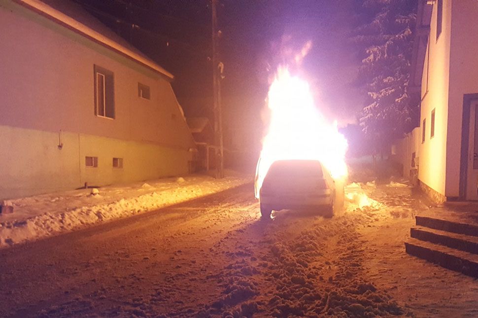 Kigyúlt egy autó Udvarhelyen
