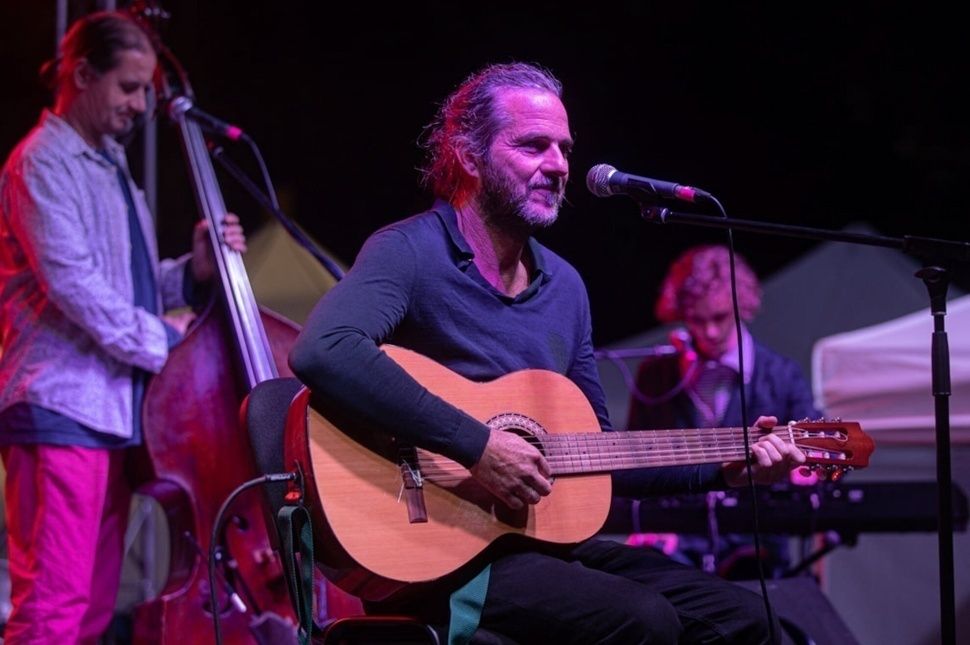 A Kistehén frontembere kamarazenekarával tér vissza Udvarhelyre