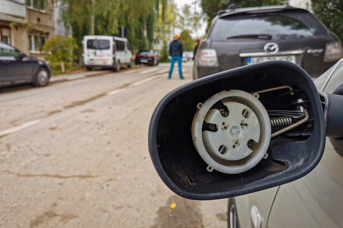 Tucatnyi autót rongáltak meg a Bethlenben