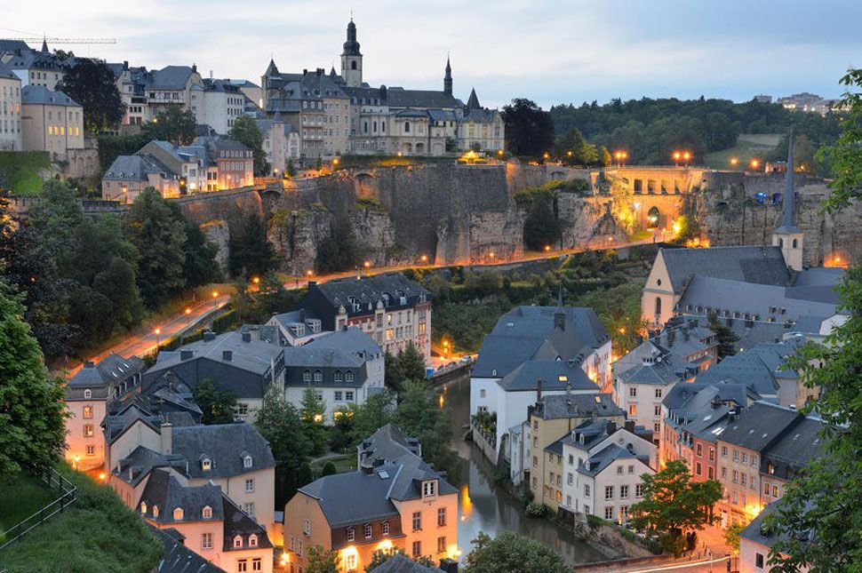 Ingyenes buszozás, legális füvezés, két új szabadnap