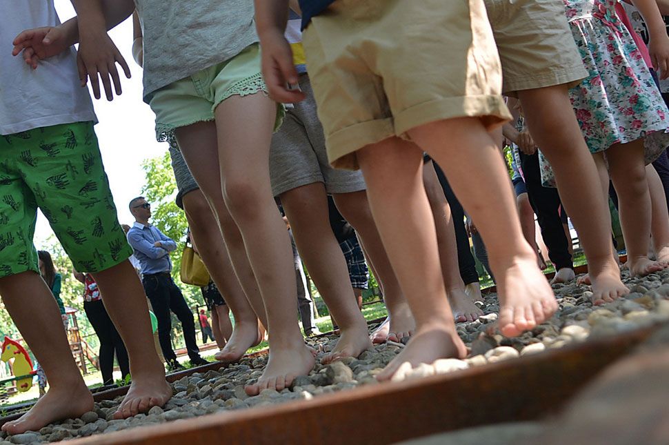 Le a cipővel, gyerekek!