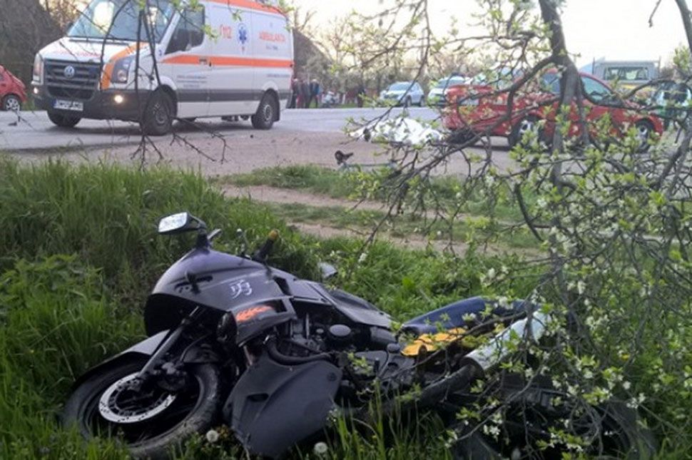 Árokba borult a motoros, aki nem is motoros