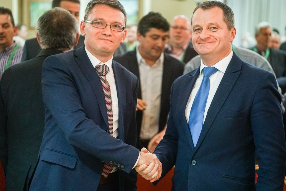 Feltették a csillagot a fenyőre. Most mi lesz Gálfival?