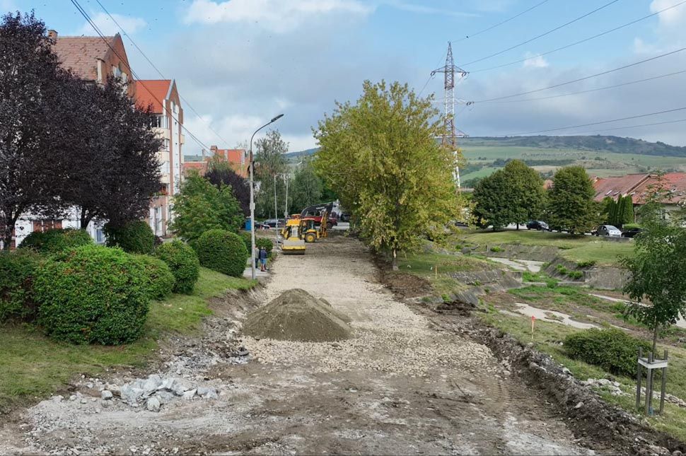 Elkezdődött az őszi szántás a Bethlenfalvi úton