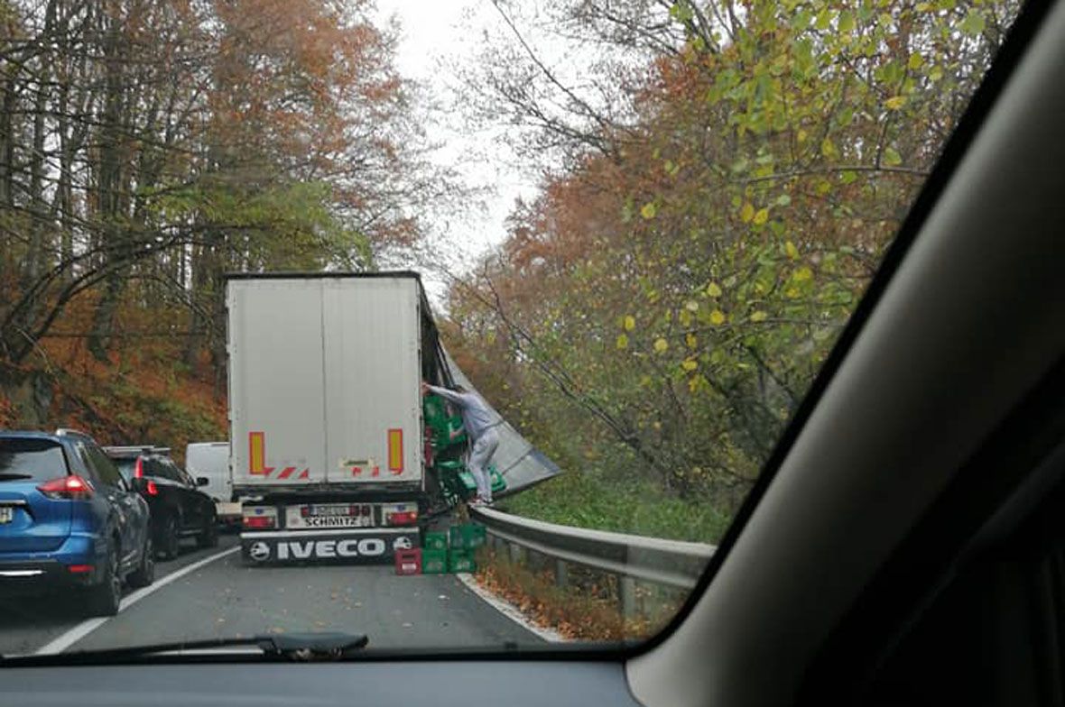 Nagy a sor a sörért a Cekenden