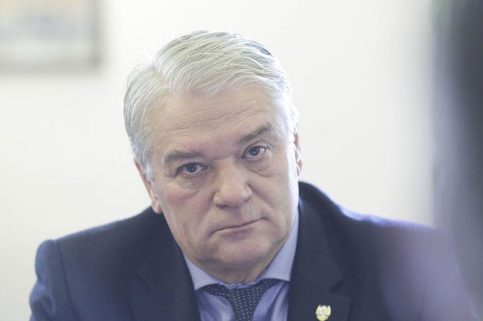 Hat nap után, egy perc alatt mondott le a belügyminiszter