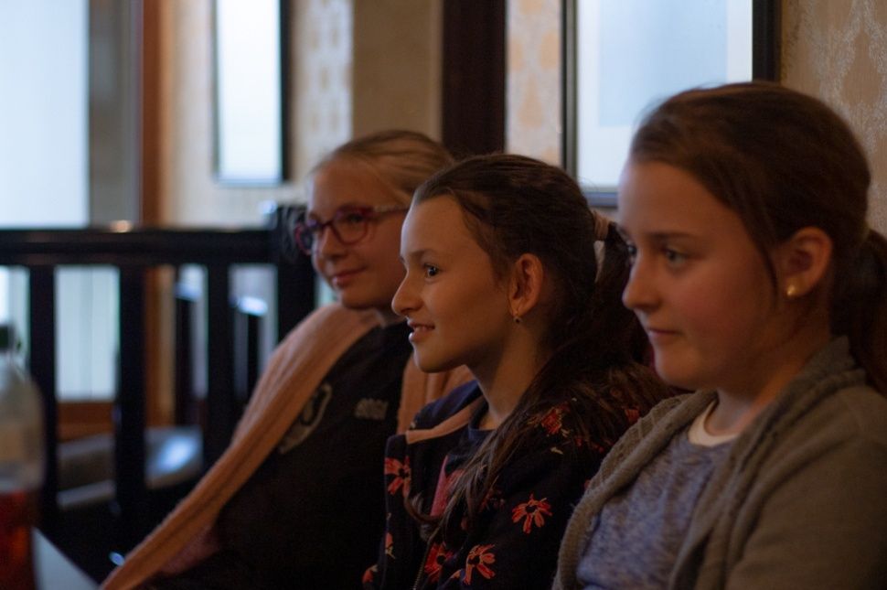 Mi van a Páva színfalai mögött?