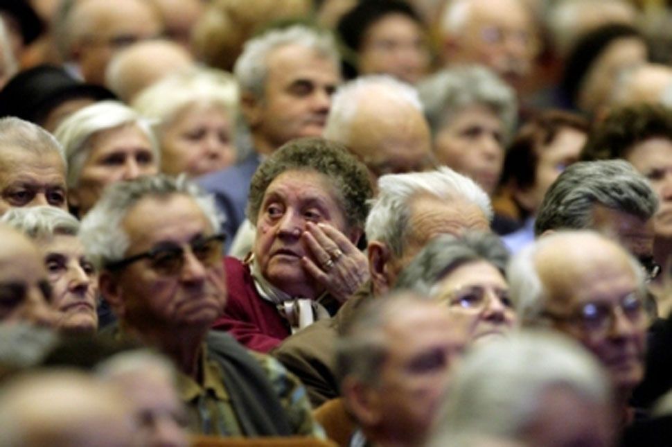 Egyre jobban öregszik és fogy Románia lakossága