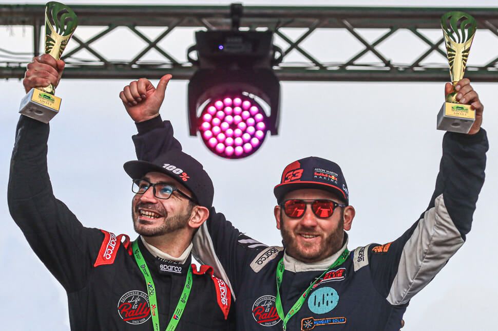 A kéziseknek és a teqballosoknak nem, Jaxynak összejött a bravúr