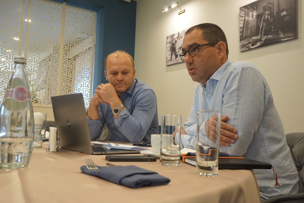 Betelt a pohár, eredményeket vár a POL