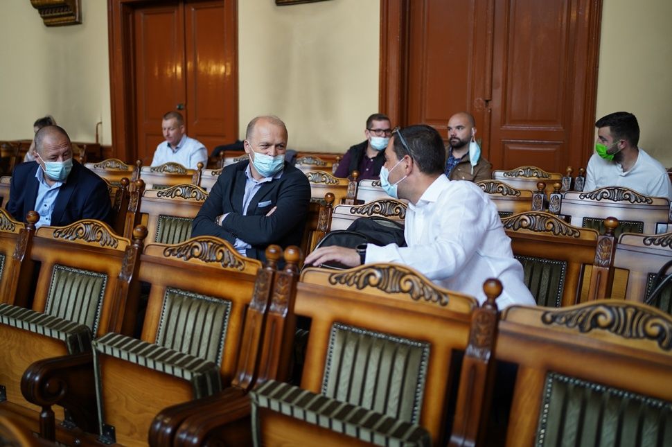 Tényleg le akar mondani Godra és Kurtus is?