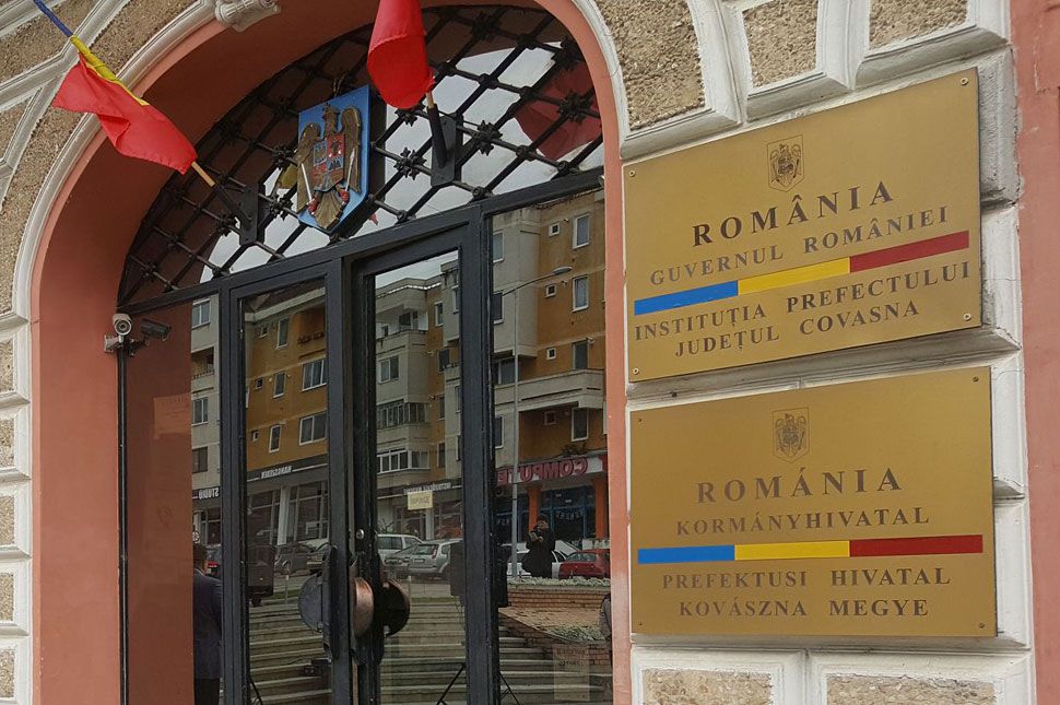 Leváltott a prefektus két polgármestert