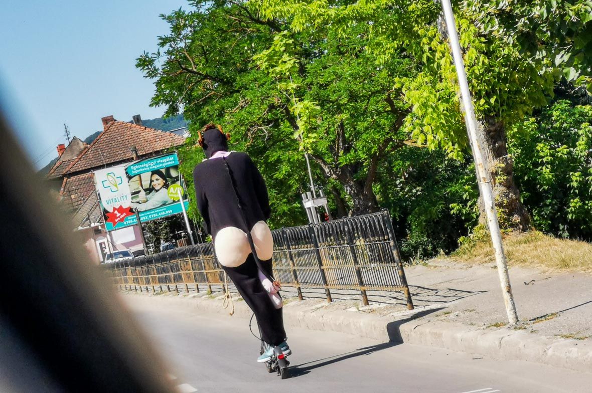 Fenekestől felfordult a város