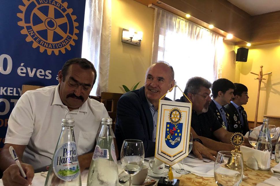 Kitapintható: Az üzletembereknek is van szívük