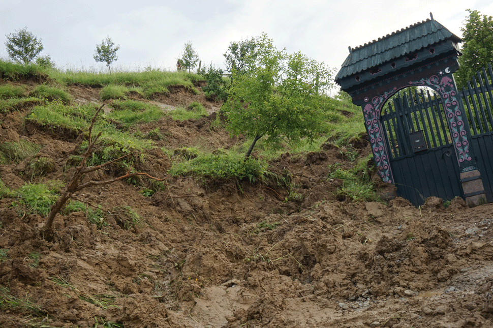 A víz szalad, a kapu marad