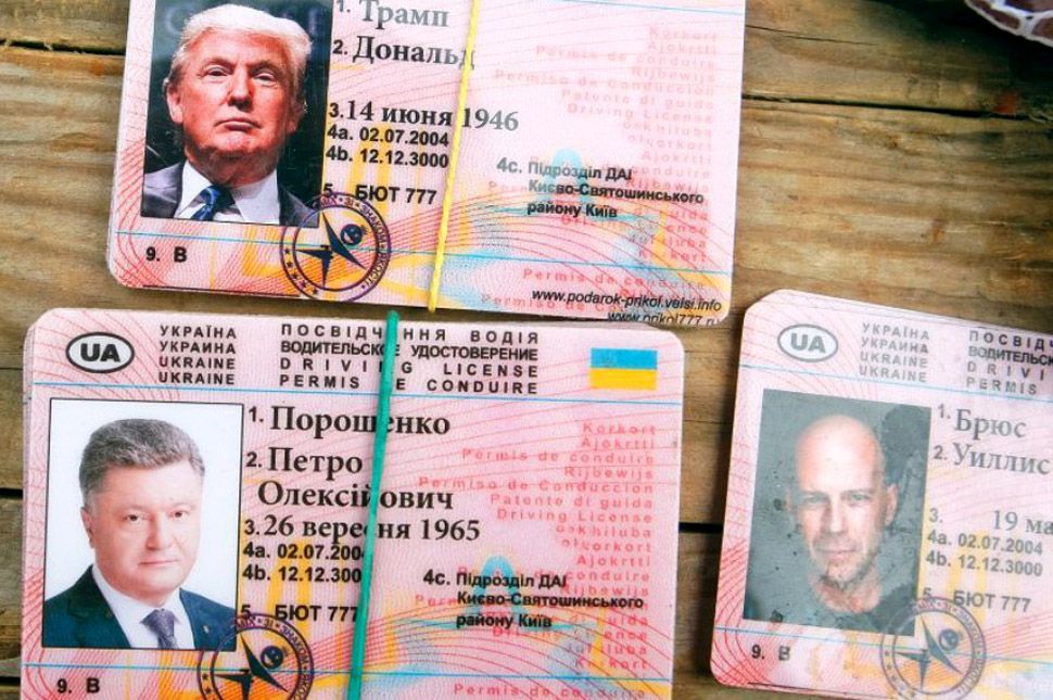 Hamis ukrán jogsit mutatott a rendőrnek