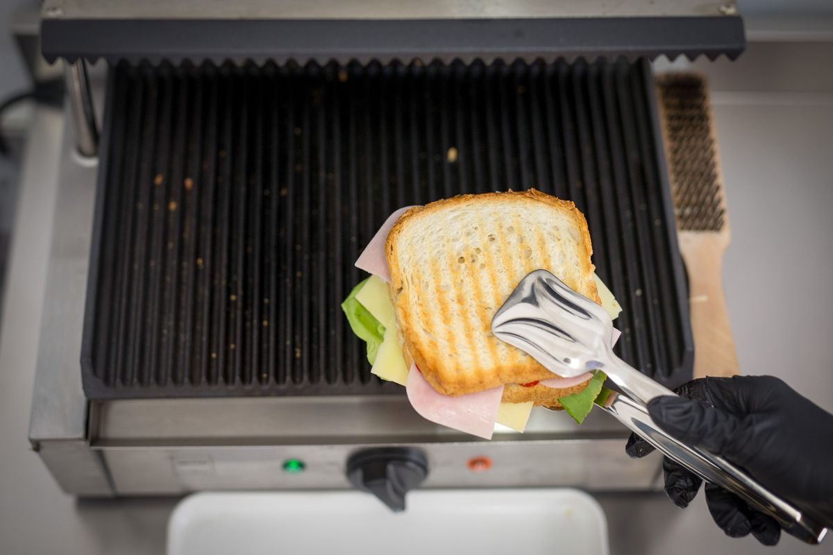 Szendvics, ami minden oldaláról vajas