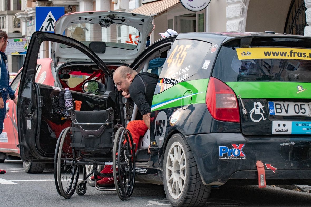 Volt egy nagy bukás, de jól vannak a ralisok