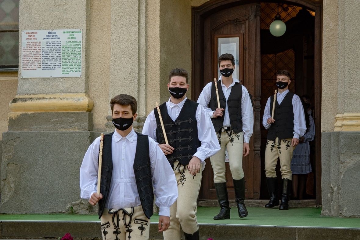 Eladó a menyasszony, s el is szabad ballagni!