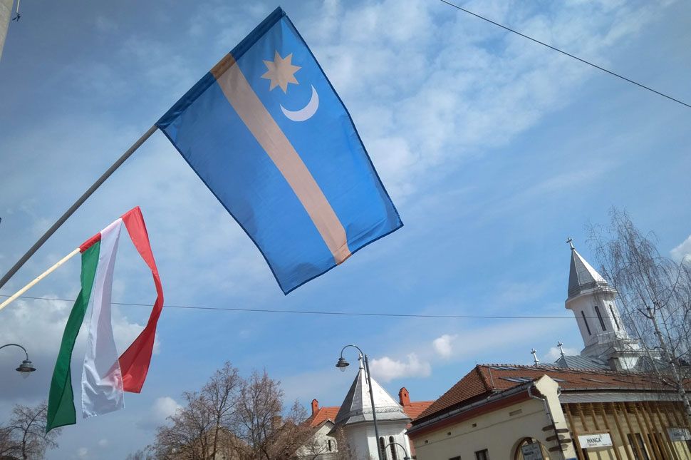 Március 15: idén a szaggatott a divat?