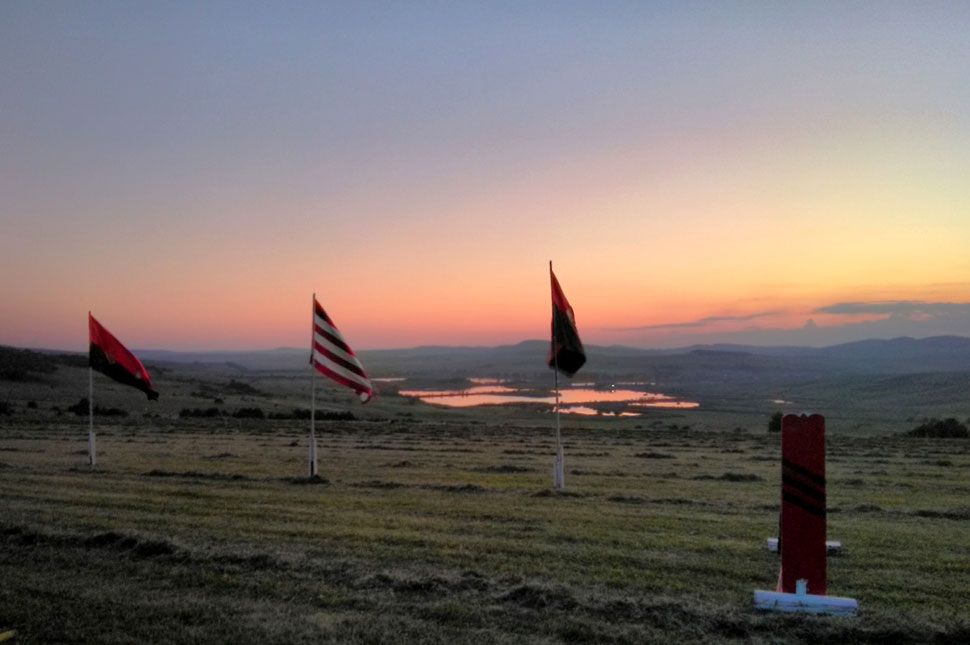 Ki a legény a háton?