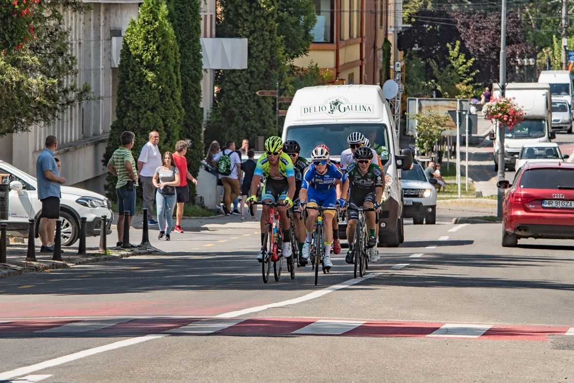 Lezárják az utat, a bicikliseké a tér