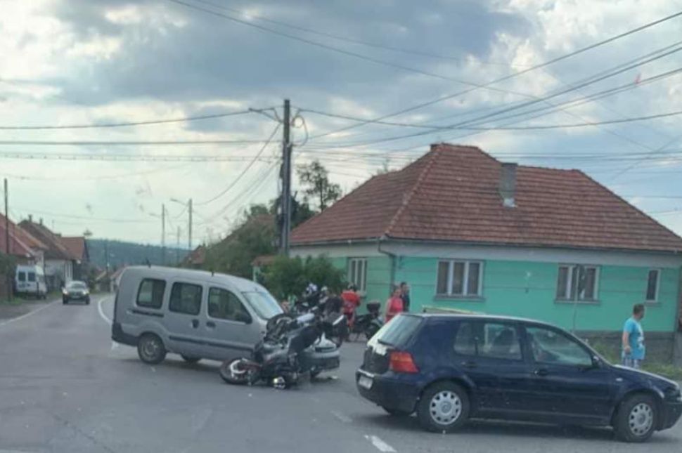Szentegyházán motorral ütköztek, Udvarhelyen jogsi nélkül vezettek