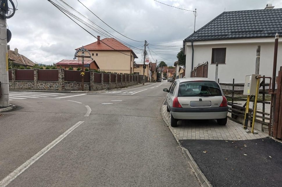 A Szentimre utcában ellenőriznek és ha kell, büntetnek a helyi rendőrök