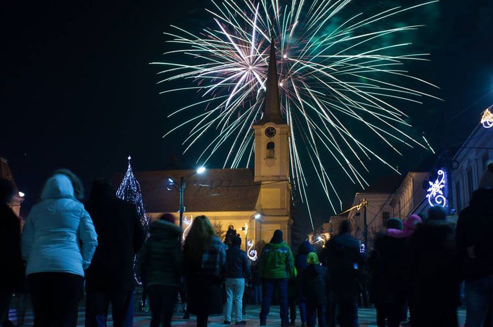 Lesz-e tűzijáték éjfélkor, esetleg valami más?