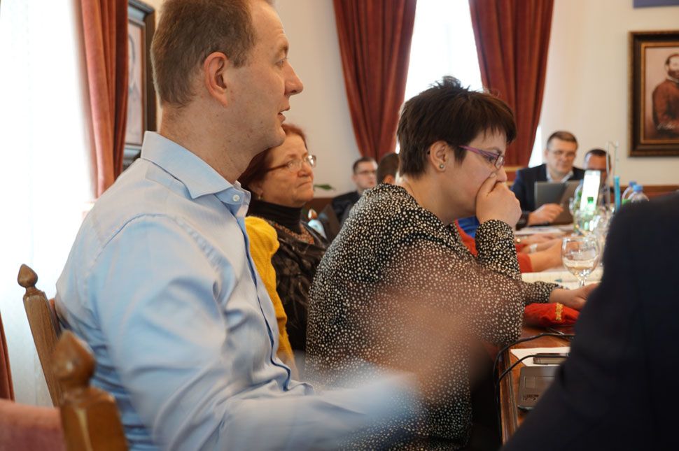 Megfenyegették Szarvas Zsuzsát, lemond tanácsosi tisztségéről