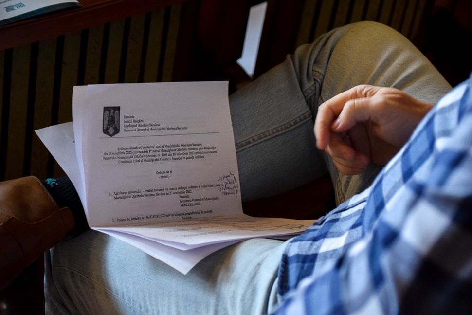 Könyvtárt venne, Buntával cserélne, Szejkét tisztázná a város