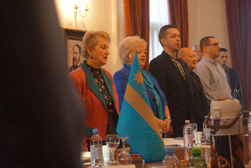 Élő: Nem ott kell ütni a polgármestert, ahol lehet