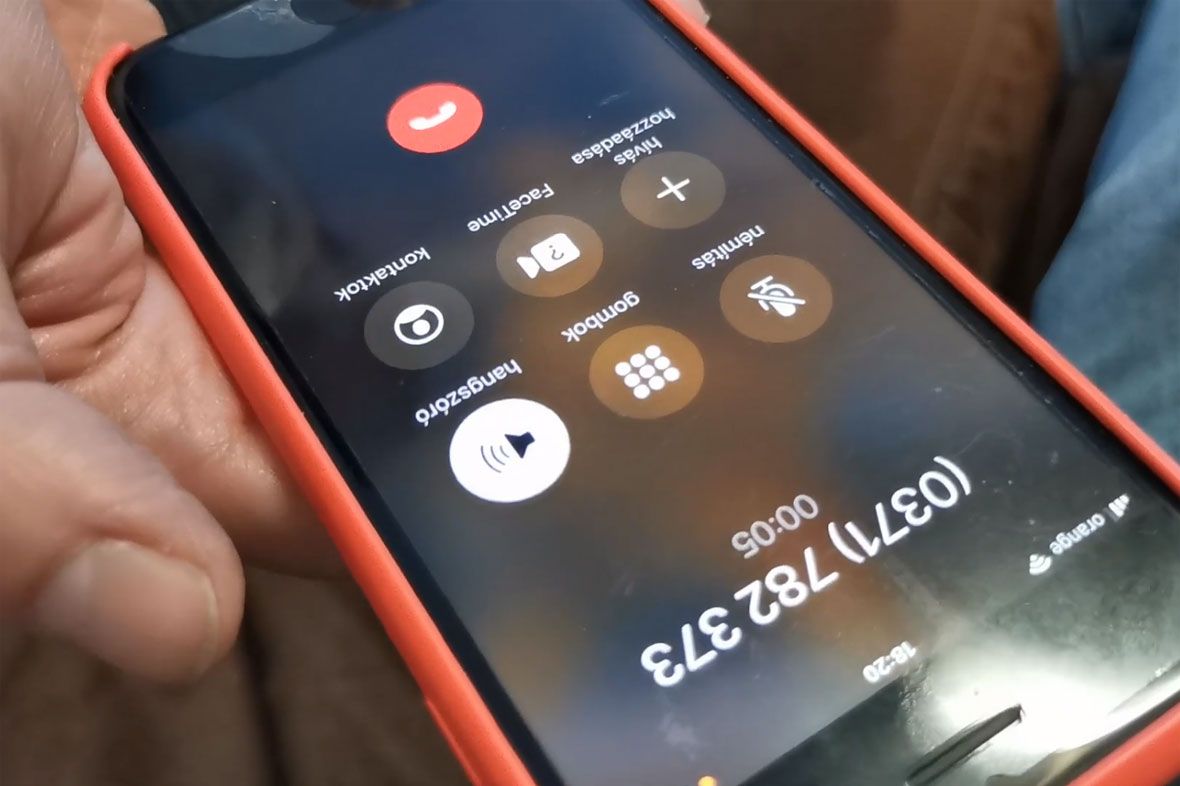 Még a hajrában is meggyőznének telefonon