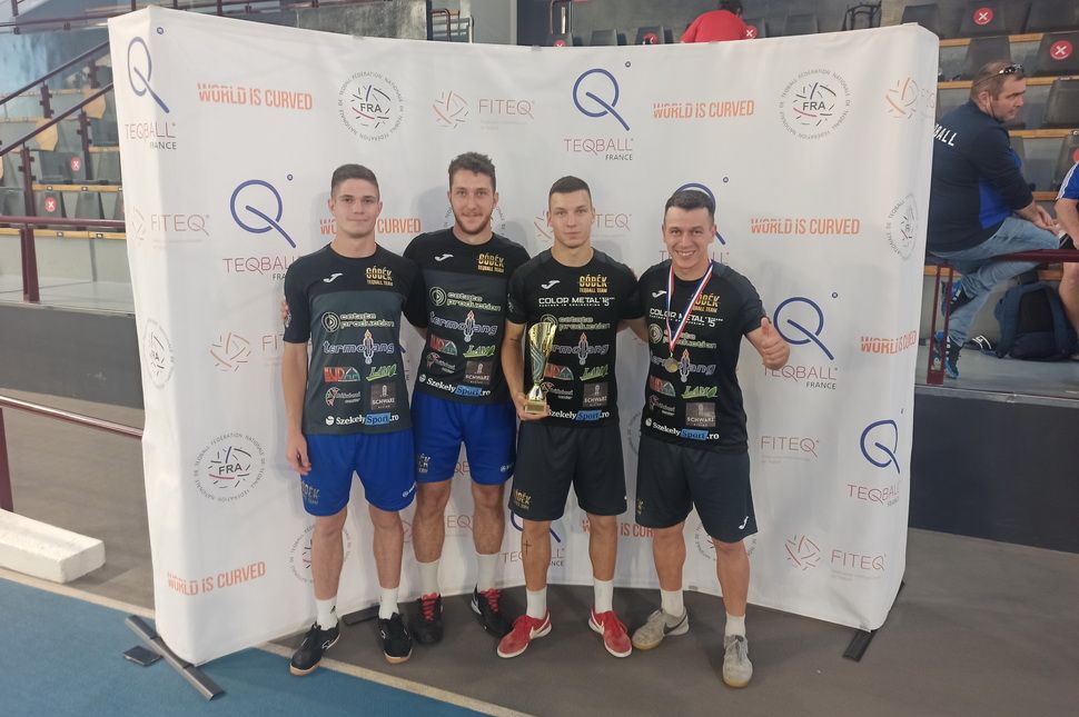 Első és második hely Párizsból