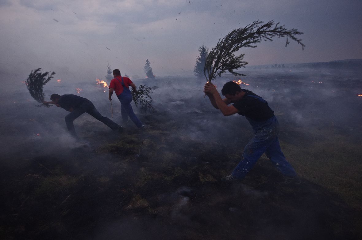 Ő csak egy kis tüzet szeretett volna rakni